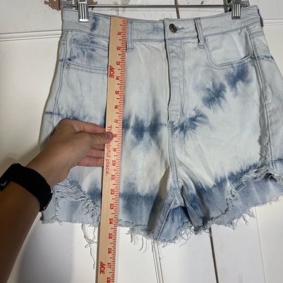American Eagle Jean Shorts Highest Rise Mom Short Tie Dye Wash Blue Size 8 Jorts - Picture 4 of 10